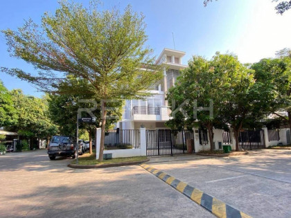 Twin Villa for rent at Borey Peng Huot Beung Snor Villa in Phnom Penh Capital